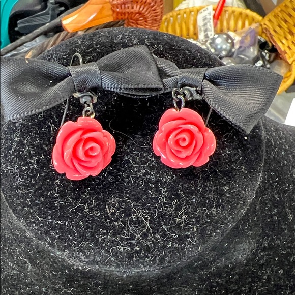 Charming Floral Red Earrings - Picture 1 of 2
